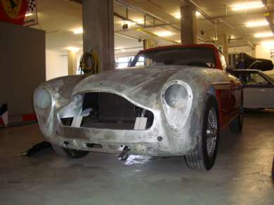 Aston Martin DB4 Motorhauben-Restauration