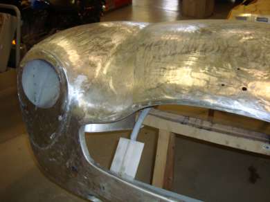 Aston Martin DB4 Motorhauben-Restauration