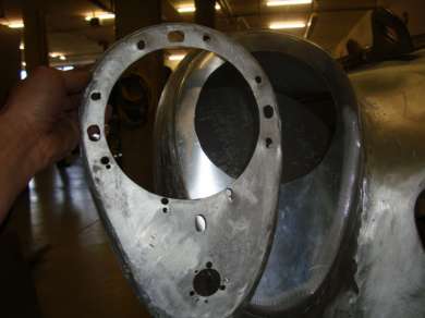 Aston Martin DB4 Motorhauben-Restauration